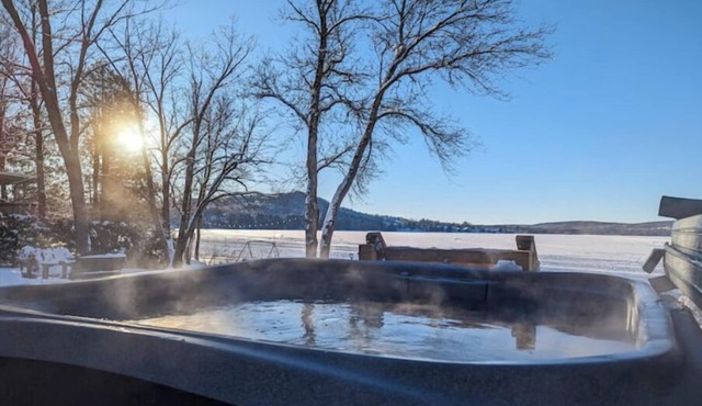 Chalet Au Quai des 3 Lacs. Waterfront with SPA at Val des Sources.
