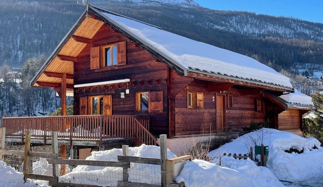 Chalet Authentique et Familial Proche des Pistes
