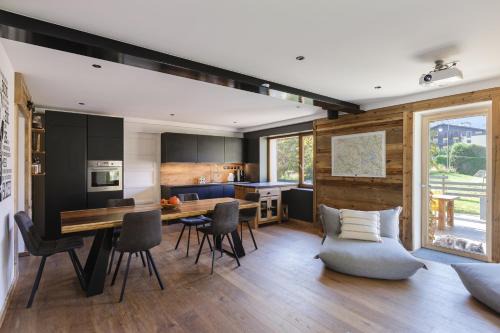 Chalet Benoit - Modern Chalet 8 Pax Free Parking Mountain View - By Cozee Rentals