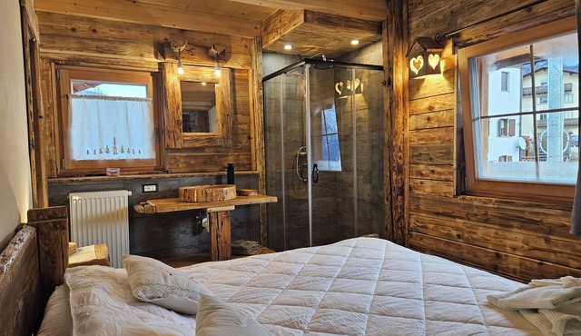 Chalet between Cortina d'Ampezzo and the Marmolada, Tabià Falesia