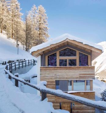 Chalet Black Pearl