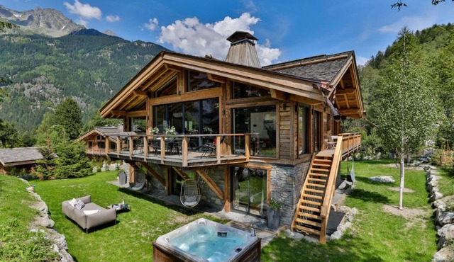 Chalet Black Squirrel