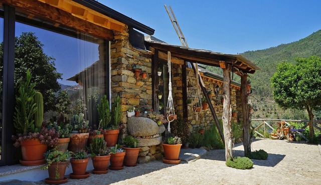 Chalet 'Casa Da Cavada' with Mountain View, Wi-Fi and Air Conditioning
