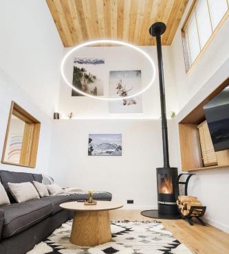 Chalet Charm - Private Mountain Retreat with Sauna, Jacuzzi & Kids Playroom