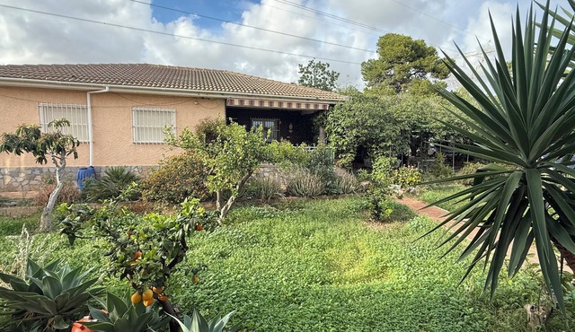 Chalet close to Alicante and the beach, with large terrace for groups