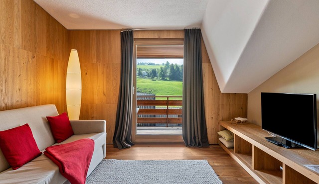 Chalet 'Compatsch' with Mountain View, Private Terrace and Wi-Fi
