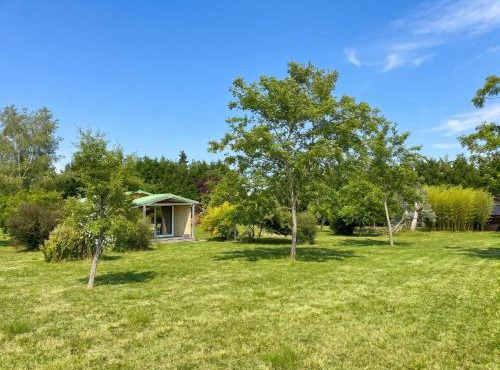 Chalet confortable avec jardin près de Chazemais