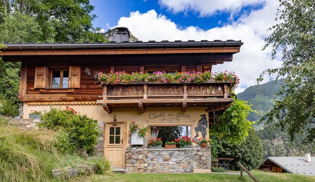 Chalet 'D'un Guide De Haute Montagne' with Private Garden and Wi-Fi