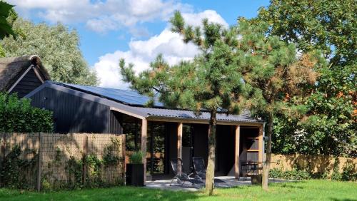 Chalet de Scherpenweide, compleet landelijk gelegen huisje met optie jacuzzi