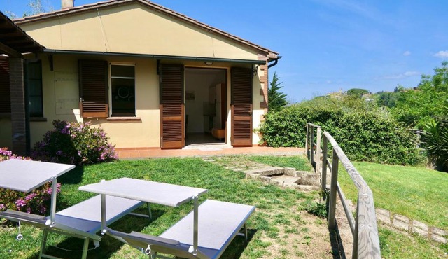 Chalet Elena in Montescudaio, ground floor with fenced garden