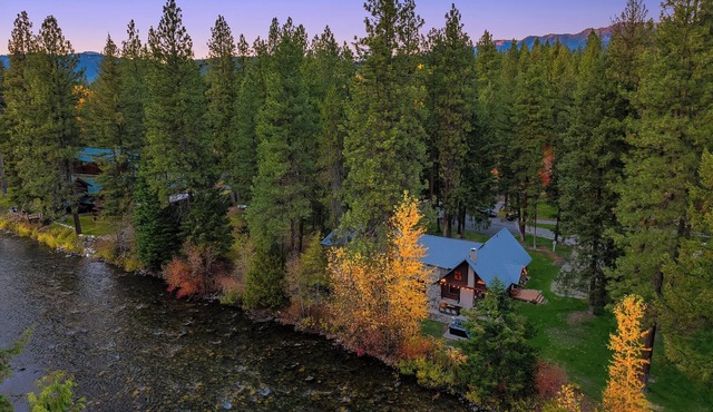 Chalet Ferneau - Riverfront, Sauna, Hot Tub, Ski, Golf, Hike