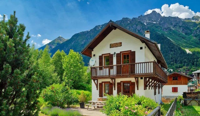 Chalet Heidi Spacious 5 Bedroom Alpine Chalet Near Chamonix Sud and Aiguille du Midi