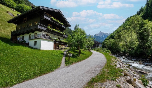 Chalet in Tirol by Zillertal Ski Slopes