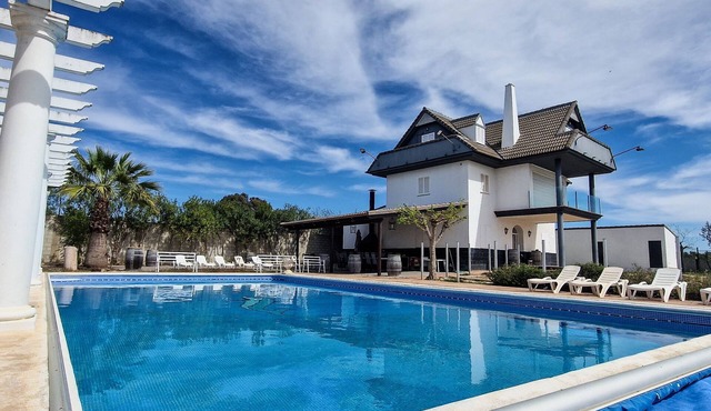 Chalet Independiente con Piscina en Montoro
