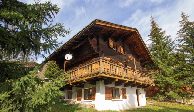Chalet 'Le Grenier' with Mountain View, Private Garden and Wi-Fi
