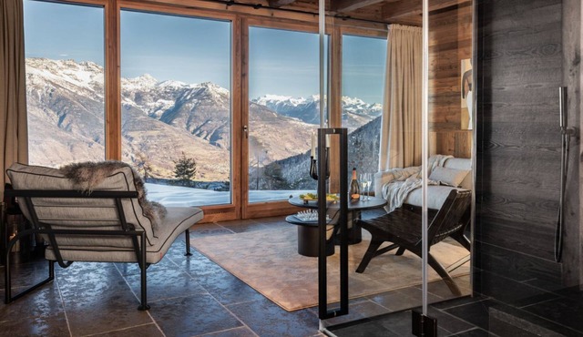 Chalet Les Fleurs - Scenic Alpine Retreat with private wellness area and breathtaking views over the Pila valley