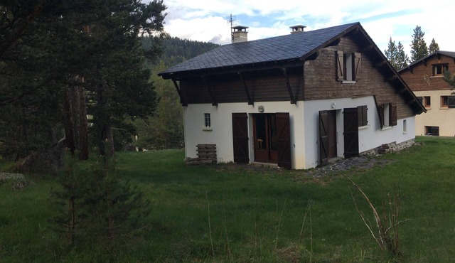 Chalet 'Les Iris' with Mountain View and Private Garden