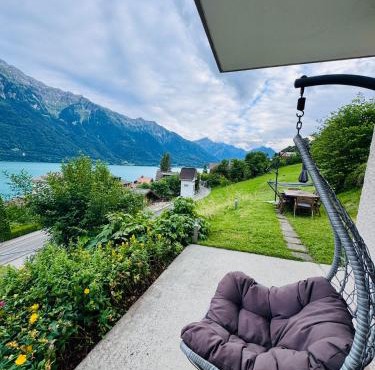 Chalet Luna - Lake Apartment by Lake Brienz