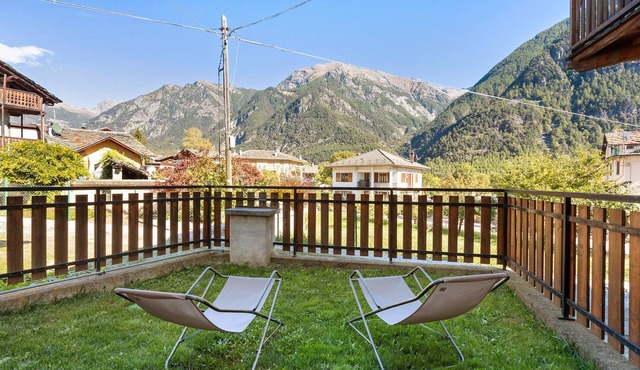 Chalet 'Maison Du Coeur - Bien-être' with Mountain View, Private Terrace and Wi-Fi