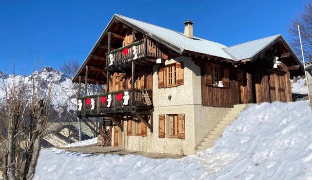 Chalet 'Mariouchka' with Mountain View, Private Terrace and Wi-Fi