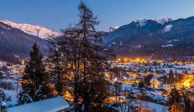 Chalet 'Morillon 4-6 Pers- Immoclean' with Mountain View, Shared Garden and Balcony