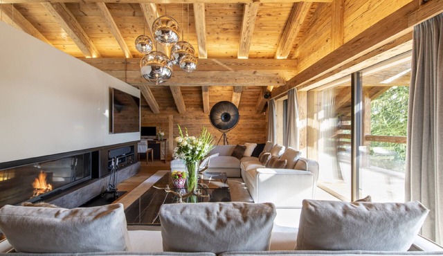Chalet 'Near Ski Lifts and Edelweiss' with Mountain View, Wi-Fi and Air Conditioning