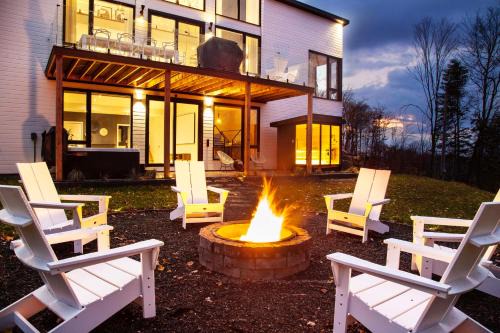 Chalet Peak Tremblant: Your Mountain Escape.