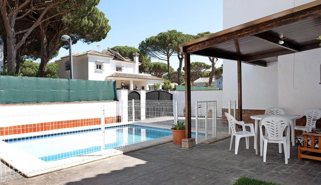 Chalet 'Poniente' with Pool and Garden