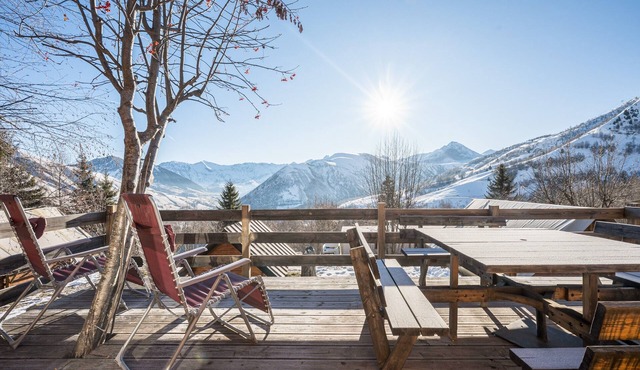 Chalet 'Ranch' with Mountain View and Shared Terrace