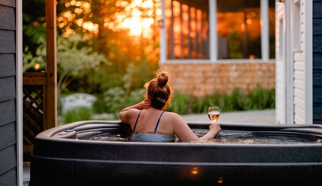 Chalet Rustique Avec Spa/foyer/étang Privé - 5 min de la Plage et ski