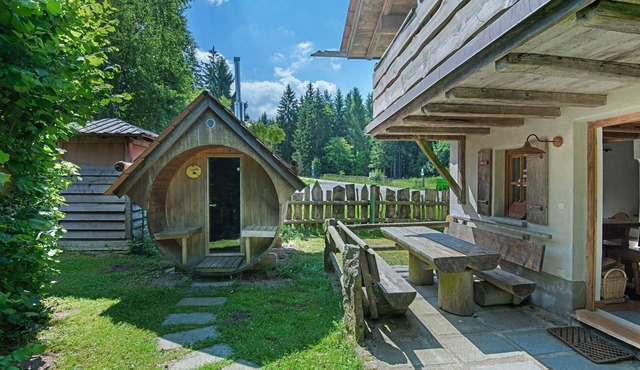 Chalet 'Tiny Hideaway' with Mountain View, Private Terrace and Private Garden