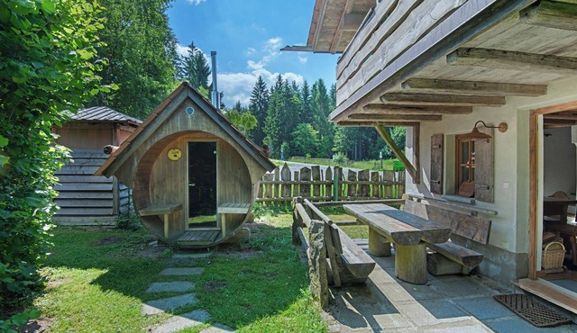Chalet 'Tiny Hideaway' with Mountain View, Private Terrace and Private Garden