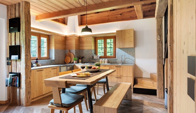 Chalet 'Valon - Alpine Hideaway' with Mountain View and Private Garden