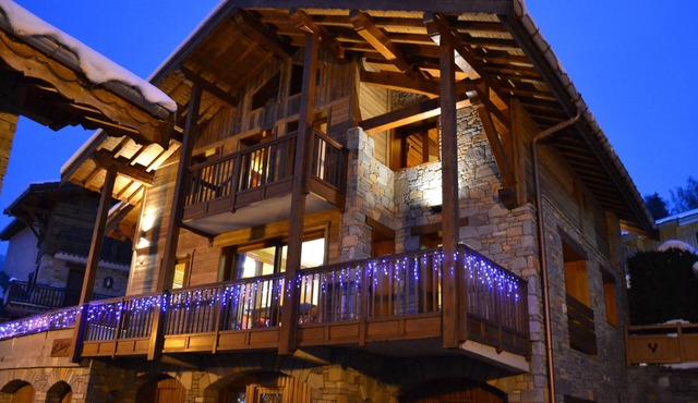 Chalet Versoye self-catered chalet, ensuite beds, spa, boot warmer. Sleeps 12.