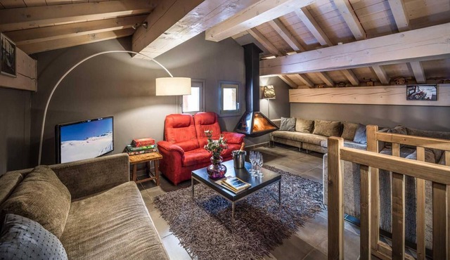 Chalet, view mountain, fitness, hammam, balcony, fireplace or stove, parking, tv, ski locker, 360m²