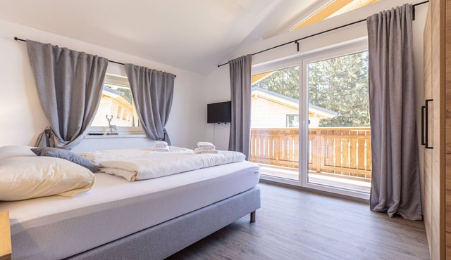 Chalet with 3 bedrooms with hot tub and sauna for 10 people