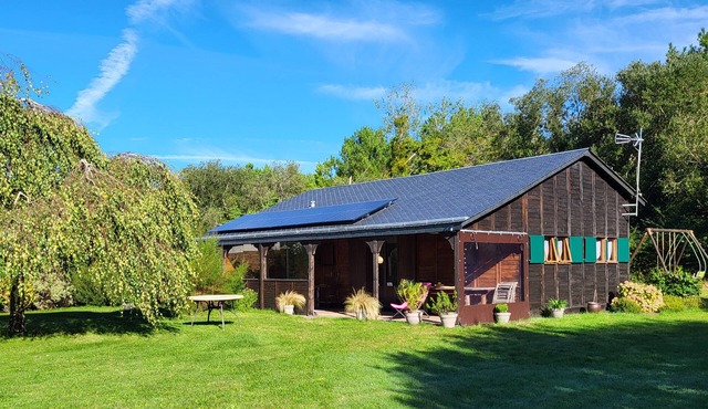 CHALET with a 20 m2 covered terrace and a grove, 400 m & 800 m from the beaches