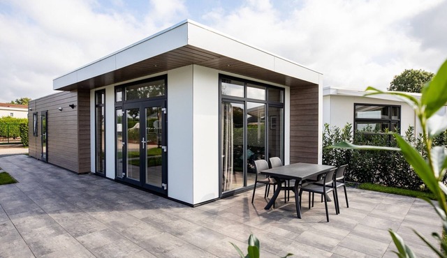 Chalet with Pond View in Gelderland