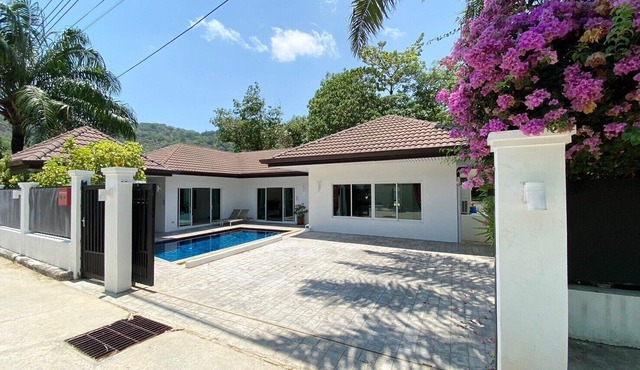 Chalong 4BR Private Pool Villa | Near Big Buddha | Sleeps 10