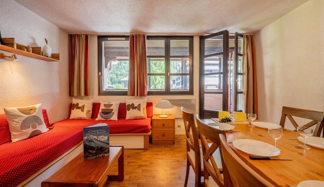 Cham Sud Jonquilles328 Family-Friendly 3BR with Balcony & Views, Chamonix, France