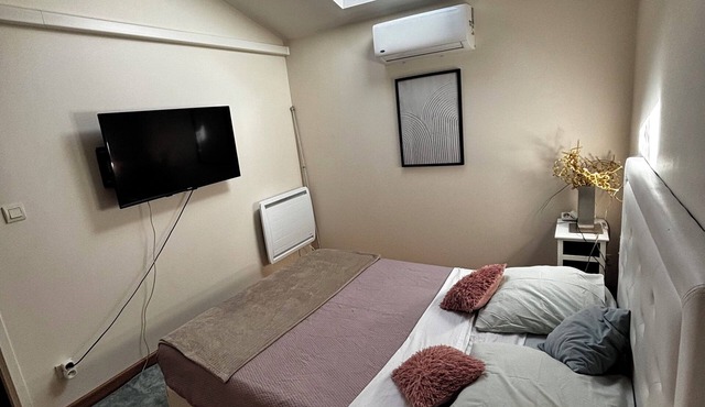 Chambre Dans Maison Face à la Rivière Dain