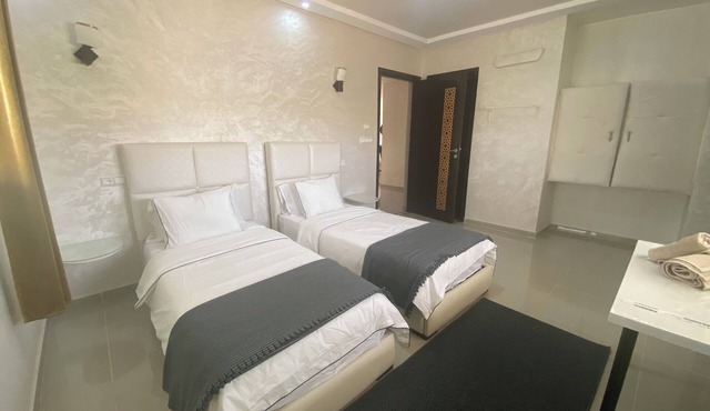 Chambre Fa, Guitar Palace