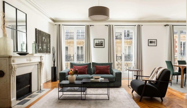 Champs Elysées Stylish Flat 2BR 6PPL