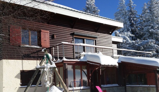 Chamrousse independent housing in chalet, sleeps 8, 70 m², max 6 adults
