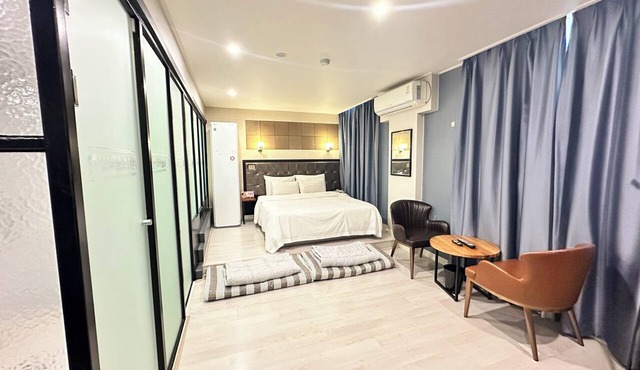 Changwon Myeongseodong Namuneulbo Hotel