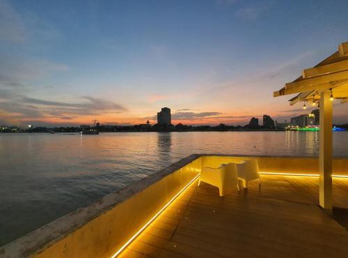 Chao phraya riverfront house Baan Rimphraya
