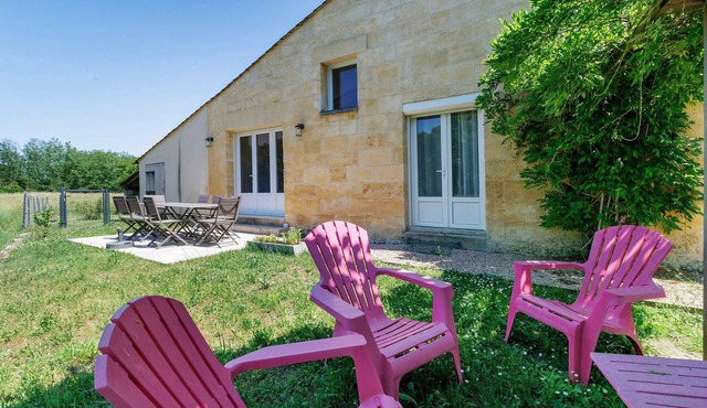 Chapetit Guesthouse – Renovated Home in Bordeaux Vineyards, River Views, Sleeps 8