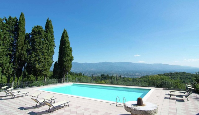 Charming Tuscan Stay with Pool
