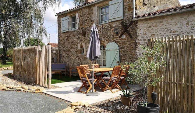 Character gîte in a quiet hamlet in the Vendée countryside.