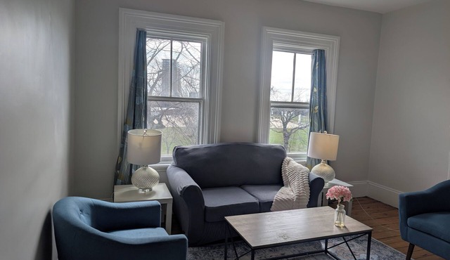 Character 2BR Steps to Halifax Commons. Walkable and cozy